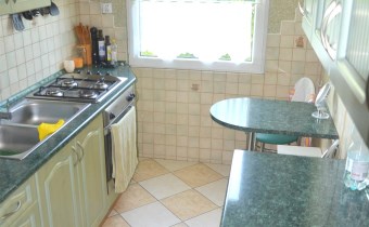 Kuchnia: Osobna kuchnia z oknem, możliwość pozosta