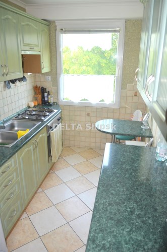 Kuchnia: Osobna kuchnia z oknem, możliwość pozosta