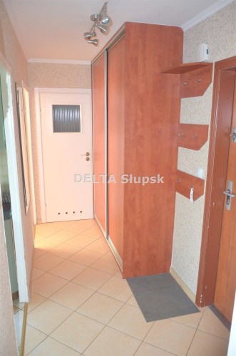 Przedpokój z szafą garderobianą